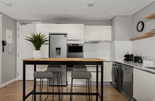 Green Point Apartment | 4 Bedroom Luxury close to the VandA Waterfront