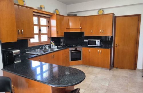 Skarinou Villa | 4-bedroom luxury villa with Pool in the charming Skarinou Village