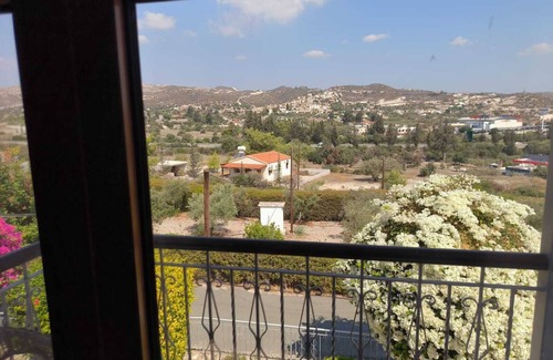 Skarinou Villa | 4-bedroom luxury villa with Pool in the charming Skarinou Village