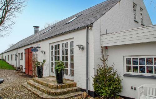 Skygge House | 4 Bedroom Nice Home In Ejstrupholm