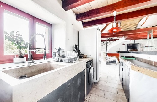 Carlucet House | 4 bedroom pet friendly home in Carlucet