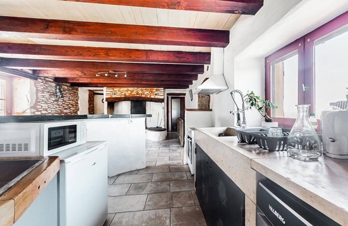 Carlucet House | 4 bedroom pet friendly home in Carlucet