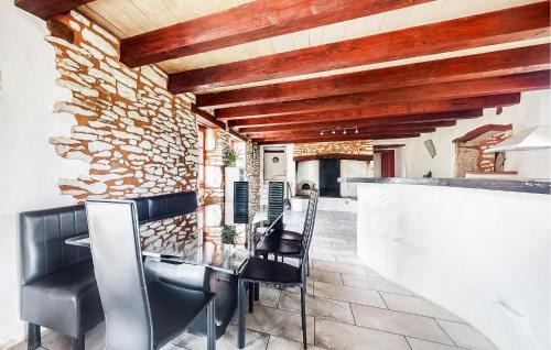 Carlucet House | 4 Bedroom Pet Friendly Home In Carlucet