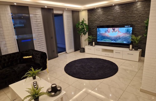 Region Hannover District House | 4 Bedroom Private vacation home in Langenhagen