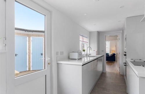 Sidmouth House | 4 Bedroom Seaside House, Beach 220m with Free Parking