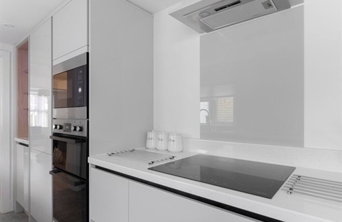 Sidmouth House | 4 Bedroom Seaside House, Beach 220m with Free Parking