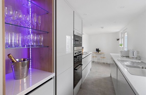 Sidmouth House | 4 Bedroom Seaside House, Beach 220m with Free Parking