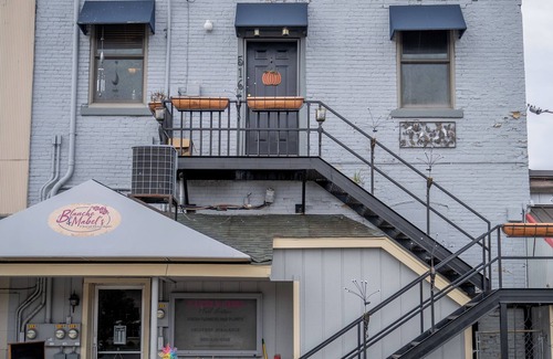 Clare Condo | 4-bedroom spacious Loft in Historic Downtown Clare - Extended family Suite