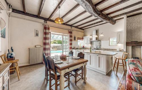 Escos House | 4 Bedroom Stunning Home In Escos