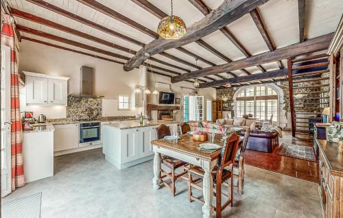 Escos House | 4 Bedroom Stunning Home In Escos