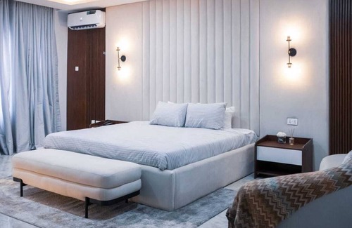 Amuwo Odofin Villa | 4 bedroom terrace with pool & chef