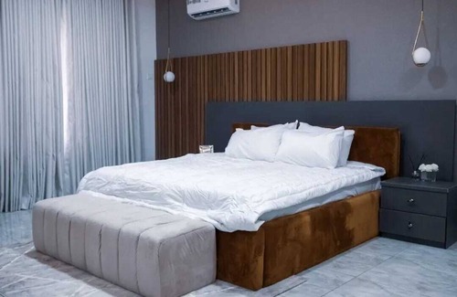 Amuwo Odofin Villa | 4 bedroom terrace with pool & chef