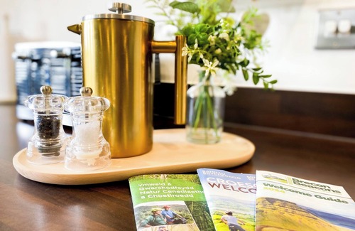 Llanfoist House | 4 Bedroom Townhouse close to Abergavenny which comfortably sleeps up to 8 guests