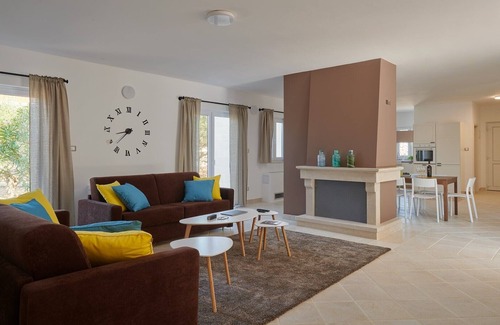 Stari Grad Villa | 4-bedroom Villa Erica with private pool and stunning sea view