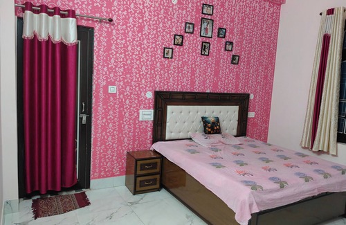 Ghumarwin Villa | 4-bedroom villa in enchanting Hamirpur with WiFi, AC. Relax and unwind
