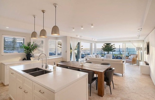 Manly Villa | 4-bedroom villa in enchanting Manly with Beachfront Access & breathtaking views