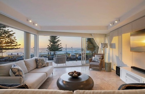 Manly Villa | 4-bedroom villa in enchanting Manly with Beachfront Access & breathtaking views