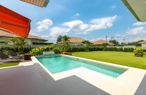 Hua Hin Villa | 4 Bedroom Villa, Large Tropical Garden (MS30)