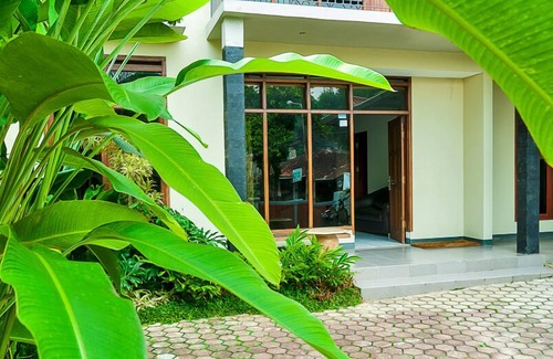 Ciumbuleuit Villa | 4 Bedroom Villa w/views of Bandung city