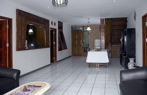 Ciumbuleuit Villa | 4 Bedroom Villa w/views of Bandung city