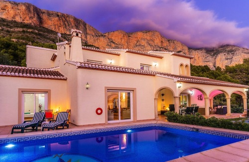Ermita Villa | 4 Bedroom Villa with Spectacular Views