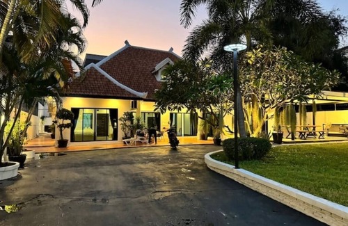 Pratumnak Hill House | 4 Bedrooms 300 m. to the beach