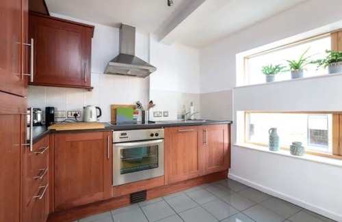 Chinatown Apartment | 4 BEDROOMS-QUIET-SPACIOUS-QUALITY 4 to 8 beds PARKING x 2