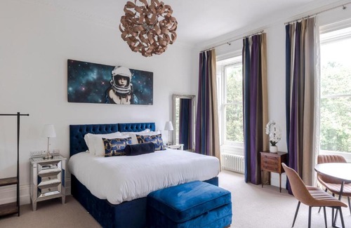 Bristol Apartment | 4 Berkeley Square I Your Apartment