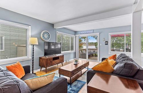 East Lansing House | 4 BR 2 BA Peaceful Getaway Year Round on Park Lake