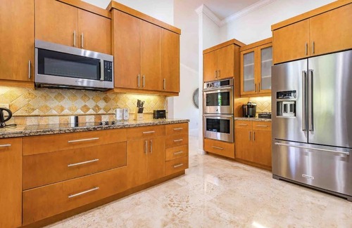 Jog Road House | 4 BR 3.5 w/pool. Near Delray Beach and Wellington