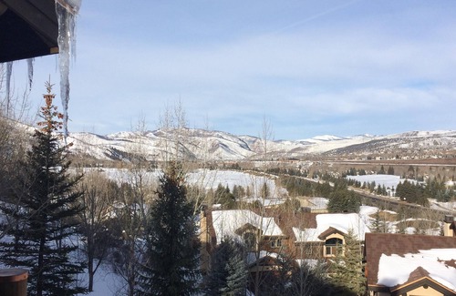 Edwards House | 4 Br/4 Bath in Arrowhead. Door To Door Transportation To Ski Area