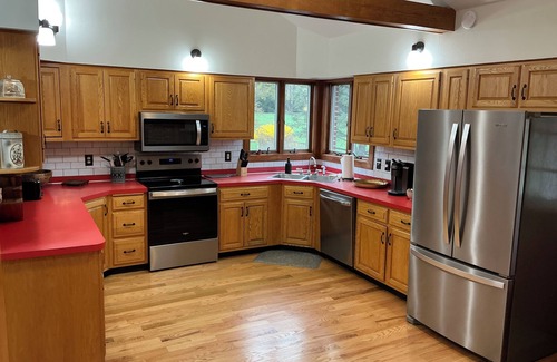 Hummelstown House | 4 BR 4 Bath Ranch Home with HOT TUB and Massage Chairs, 4 Miles to Hershey