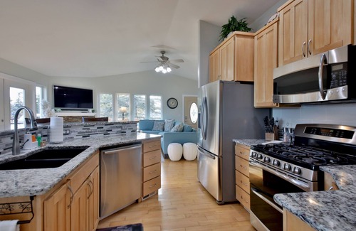 Freeland House | 4 BR Beautiful House, stunning views, walk to Golf and Beach.