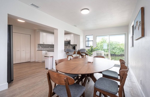 Redevelopment Area House | 🏖️4 BR Canal Front Oasis- 1.5 Miles to Downtown!