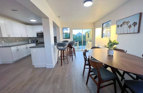 Redevelopment Area House | 🏖️4 BR Canal Front Oasis- 1.5 Miles to Downtown!