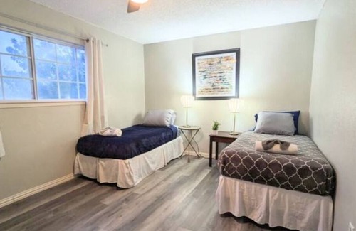 Franklin Park House | 4 BR-Close to Downtown and All attractions with lots of space.