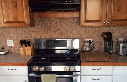 Roxbury House | 4 Br Eclectic Ski House W/Hot Tub Only Minutes to Sugarbush and More!