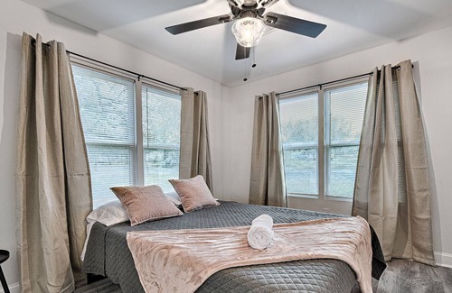 Denison House | 4 BR Renovated House w/Foosball & Backyard