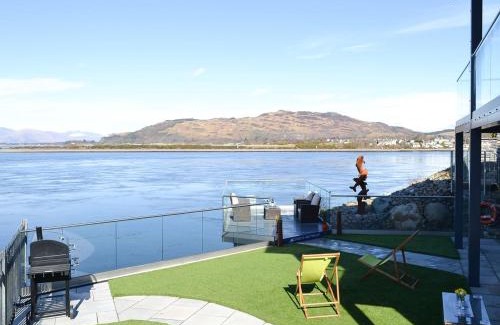 Oban House | 4 Dolphins