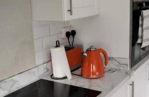 Solihull Apartment | 4 Guests - 10min Airport - N E C - Jaguar