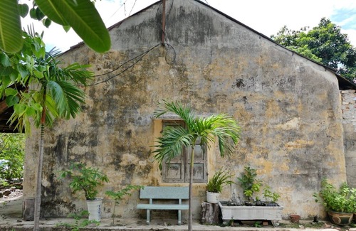 Hue House | 4 guests, 2 beds, 1 bath, a garden
