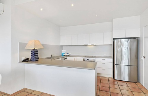 Sunshine Beach Apartment | 4 Hilltop Villas - Enjoy Ocean Views From The Heart Of The Village