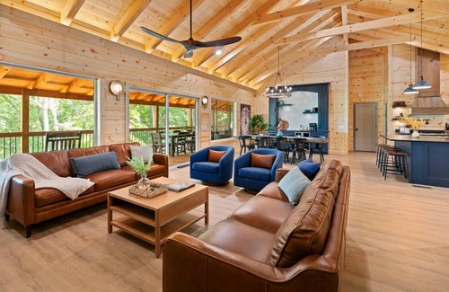 Frenchburg Apartment | 4 King Beds Brand New Hot Tub Fire Pit