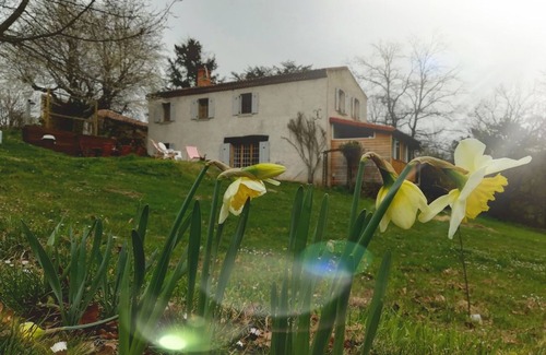 Usson House | 4* Large, comfortable house for 8-10 people with horses, goats and chickens
