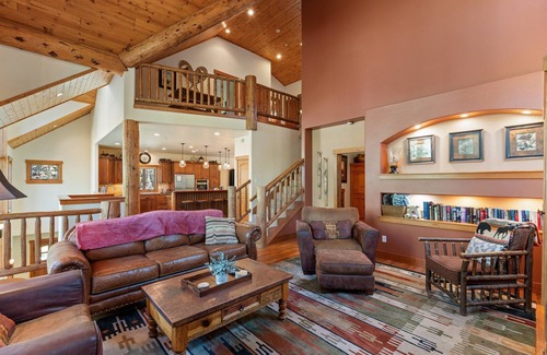 Columbine Lake House | 4 Master Suites, Ski Shuttle, 2 Minutes to Skiing!