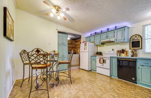 Lebanon House | 4 Mi to Bennett Spring SP: Dog-Friendly Home!