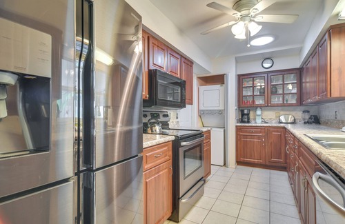 Harbor Bluffs House | 4 Mi to Dog Beach: Largo Home w/Pool & Hot Tub!