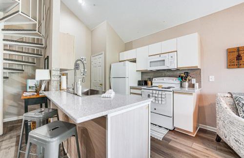 Branson Apartment | 4 Mi to Dtwn and Strip! Branson Unit with Resort Perks