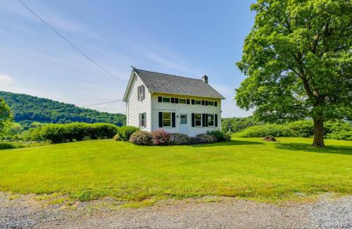 Granville House | 4 Mi to Dtwn Granville Family Home with Deck!