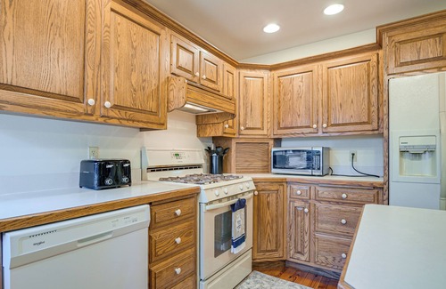 Ronks House | 4 Mi to the Amish Village: Spacious Home w/Deck!